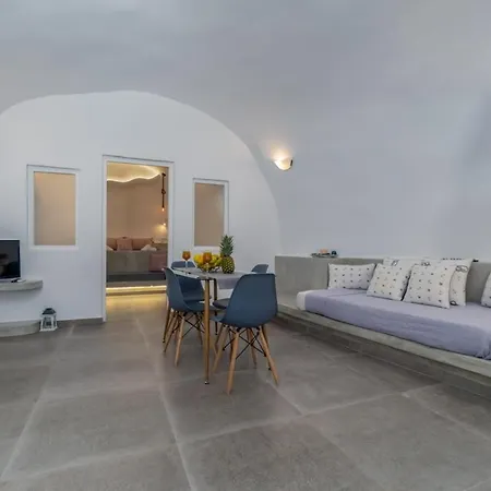 Fira-cave-sleeps 13-parking-pool-pet Friendly Fira (Santorini)