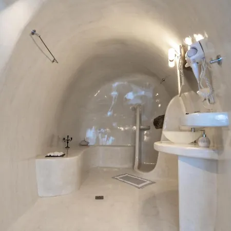 Fira-cave-sleeps 13-parking-pool-pet Friendly *