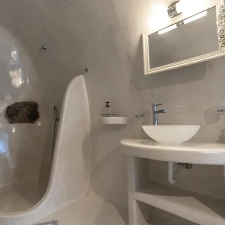 Fira-cave-sleeps 13-parking-pool-pet Friendly * Fira (Santorini)