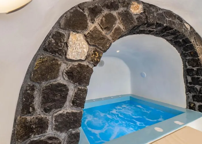 Сasa de vacaciones Fira-cave-sleeps 13-parking-pool-pet Friendly