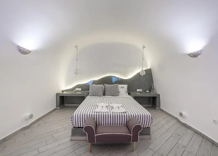 Сasa de vacaciones Fira-cave-sleeps 13-parking-pool-pet Friendly