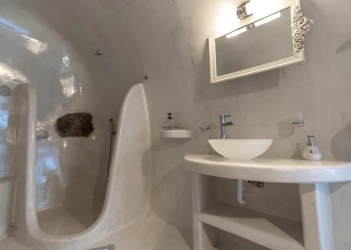 Fira-cave-sleeps 13-parking-pool-pet Friendly * Fira (Santorini)