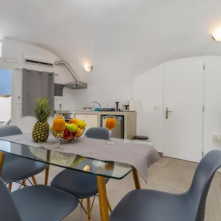 Fira-cave-sleeps 13-parking-pool-pet Friendly *