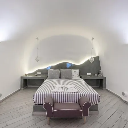 Tatil Evi Fira-cave-sleeps 13-parking-pool-pet Friendly