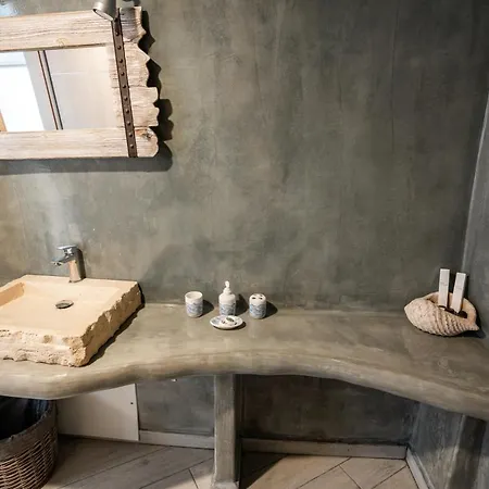 Beautiful 4-bed Cave House Near Private Pool 度假居 费拉