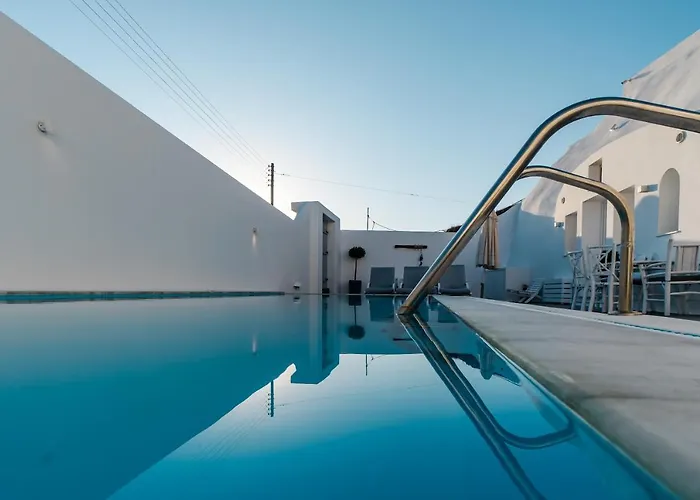 Fira-cave-sleeps 13-parking-pool-pet Friendly *