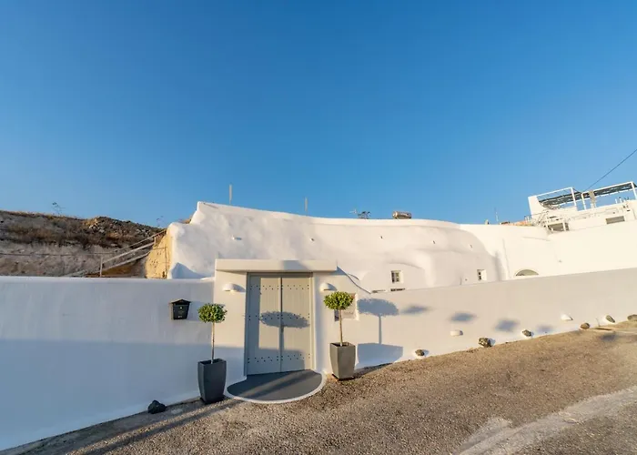 Tatil Evi Fira-cave-sleeps 13-parking-pool-pet Friendly