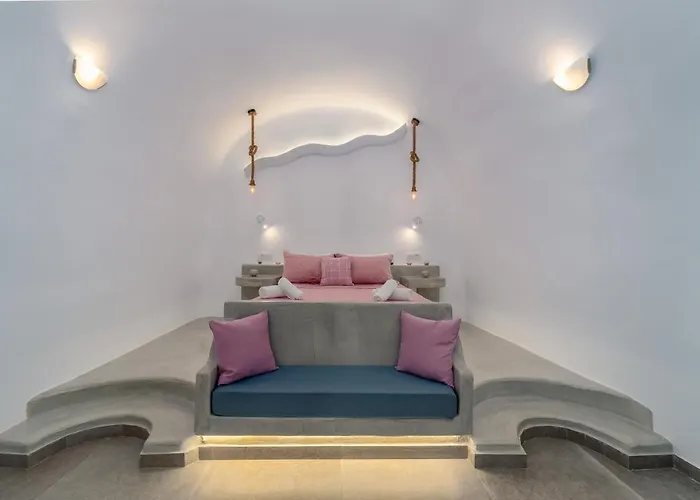 Fira-cave-sleeps 13-parking-pool-pet Friendly