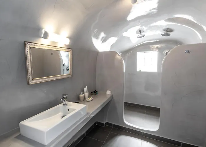 Tatil Evi Fira-cave-sleeps 13-parking-pool-pet Friendly