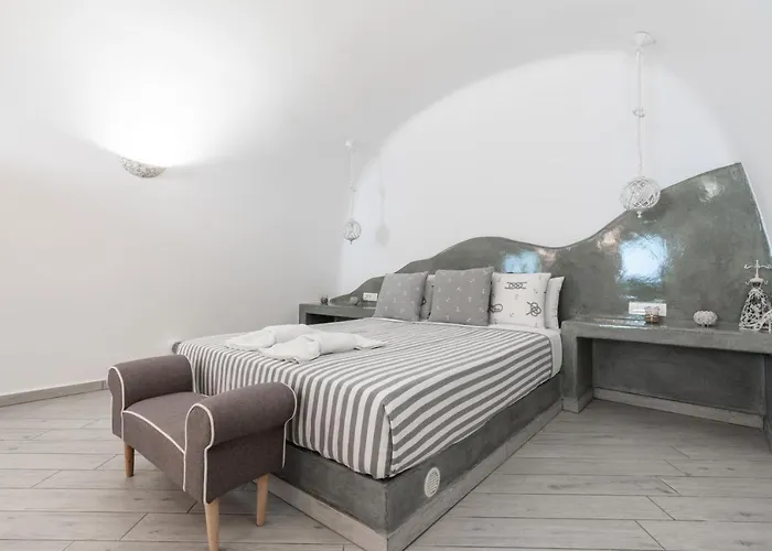 Fira-cave-sleeps 13-parking-pool-pet Friendly *