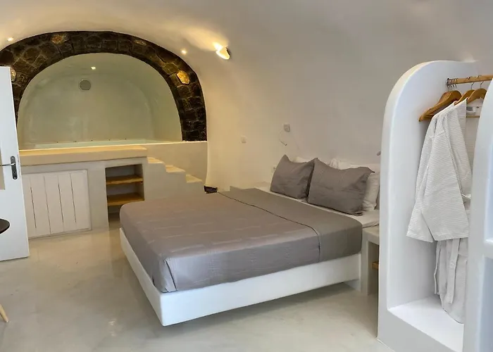 Tatil Evi Fira-cave-sleeps 13-parking-pool-pet Friendly Fira (Santorini)