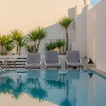 Dom wakacyjny Fira-cave-sleeps 13-parking-pool-pet Friendly *