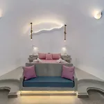 Fira-cave-sleeps 13-parking-pool-pet Friendly
