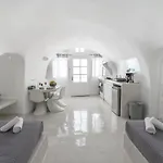 Dom wakacyjny Fira-cave-sleeps 13-parking-pool-pet Friendly
