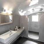Semesterbostad Fira-cave-sleeps 13-parking-pool-pet Friendly